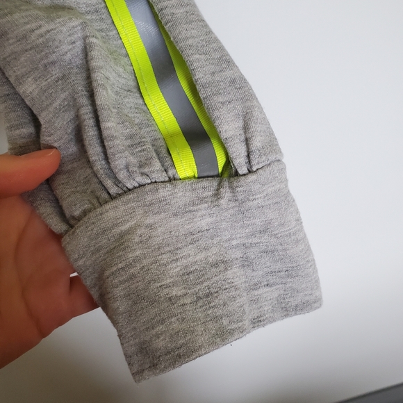 EUC Queen Bees Grey High-Vis Crop Top - Size Small or Medium - Running Top - Picture 5 of 8